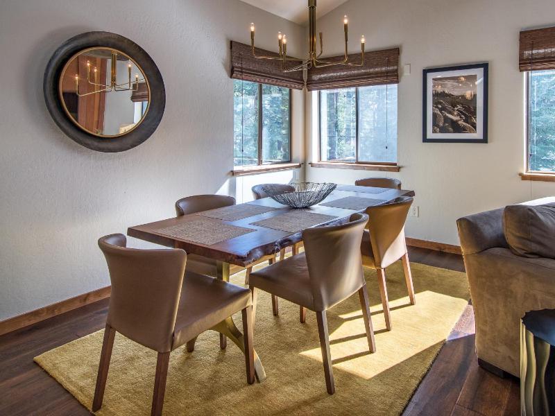 Three-Bedroom Townhouse image 2