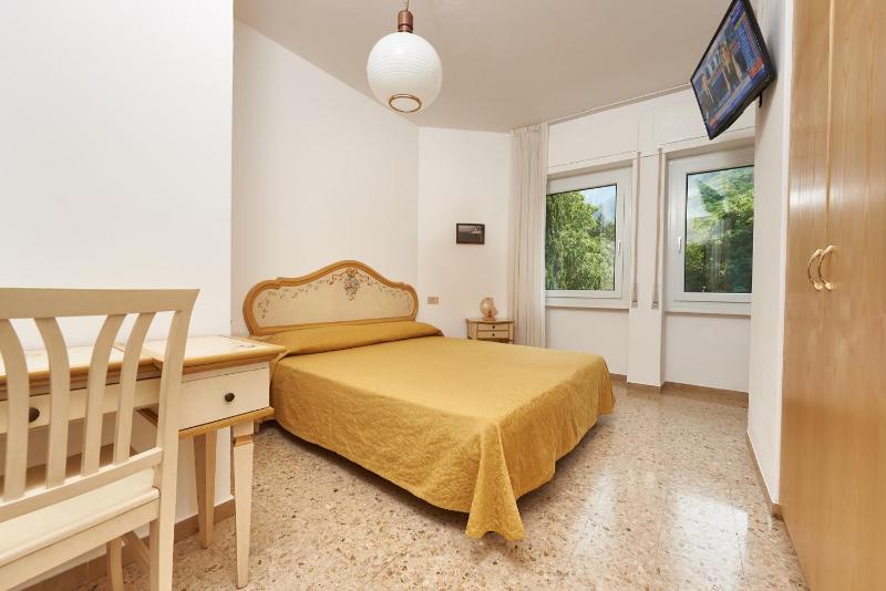 Standard Double or Twin Room with Mountain View image 1