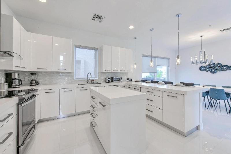 Four-Bedroom Townhouse image 2