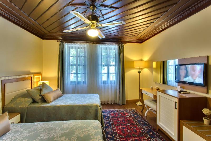 Standard Double or Twin Room image 1