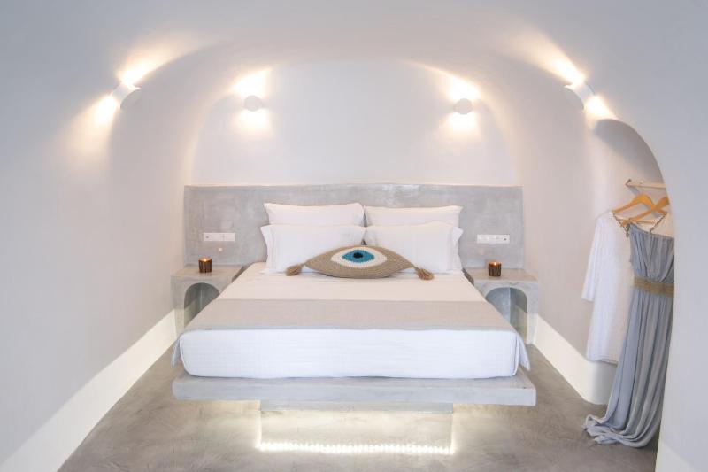 White Dome Suite with Plunge Pool image 3