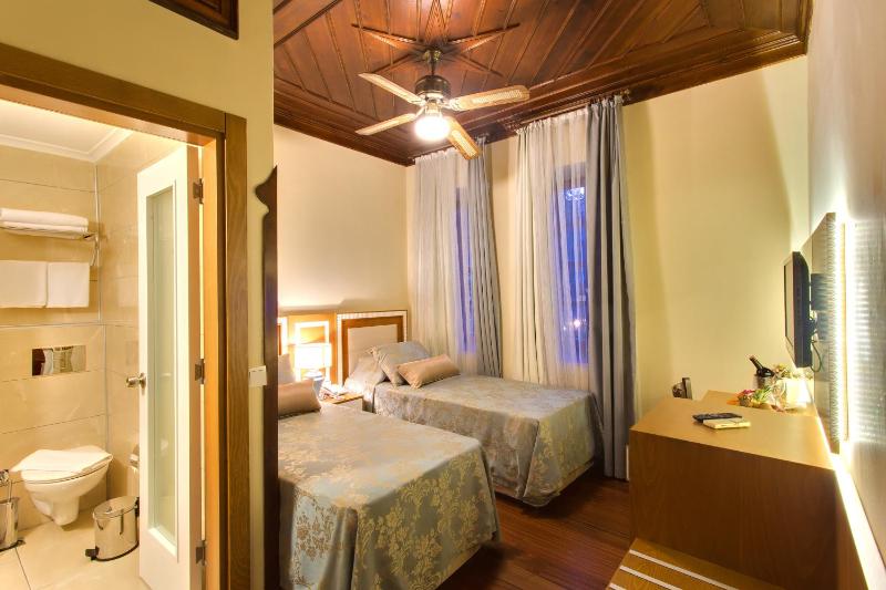 Standard Double or Twin Room image 3