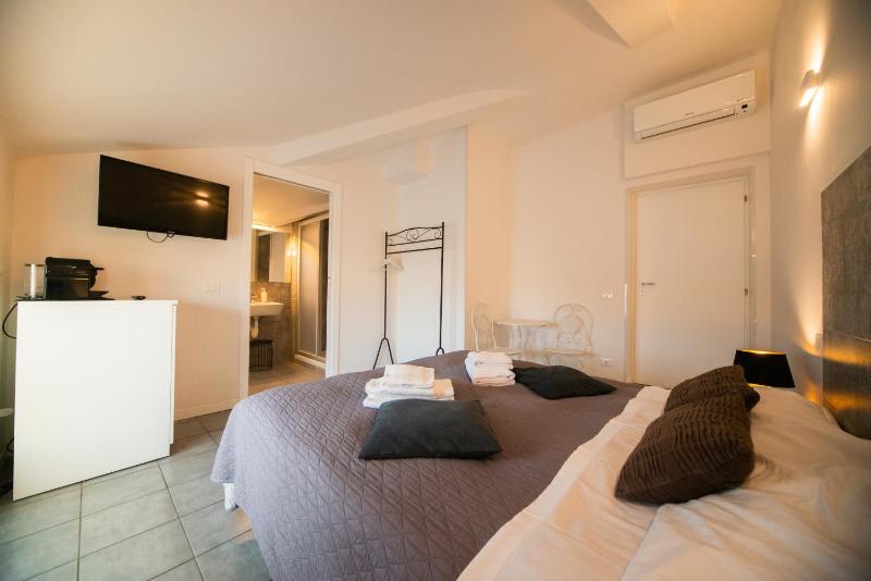 Standard Double Room image 1