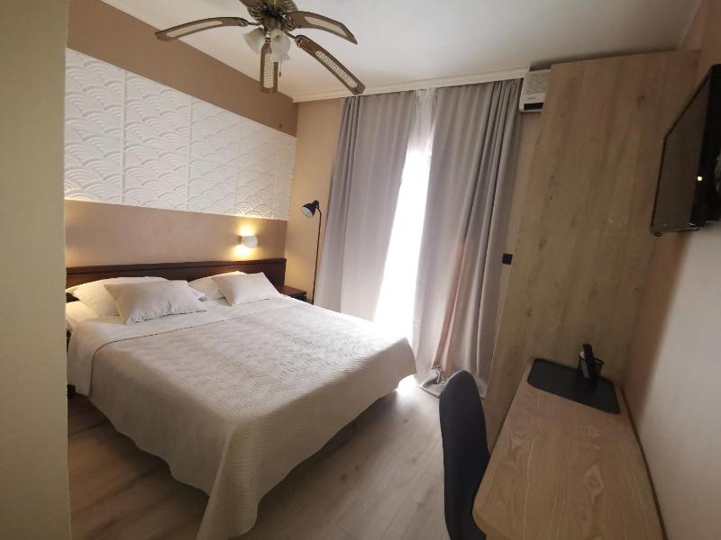 Budget Double Room image 3