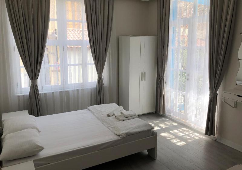 Economy Double Room image 1