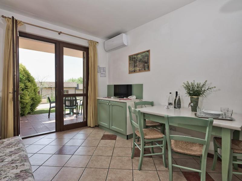 Economy One-Bedroom Apartment (2 Adults) image 4
