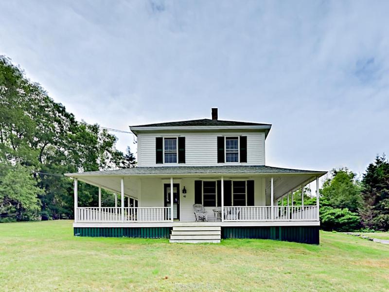 Three-Bedroom House image 1
