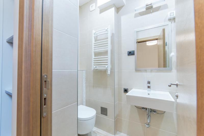 Economy Double Room image 4