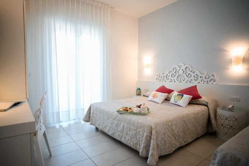Standard Triple Room image 1