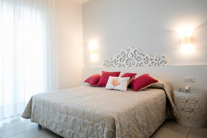 Standard Triple Room image 4
