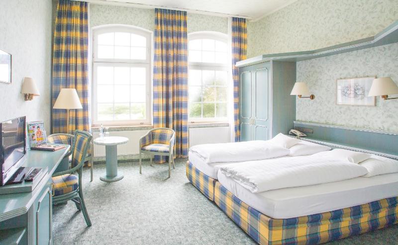 Double Room with Balcony image 4
