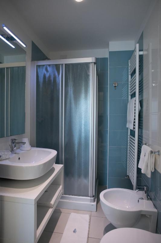 Standard Triple Room image 3