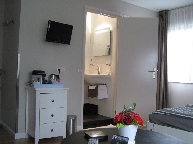 Twin Room image 2