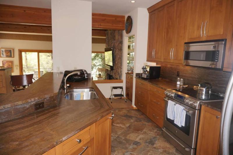 Five-Bedroom Townhouse image 1