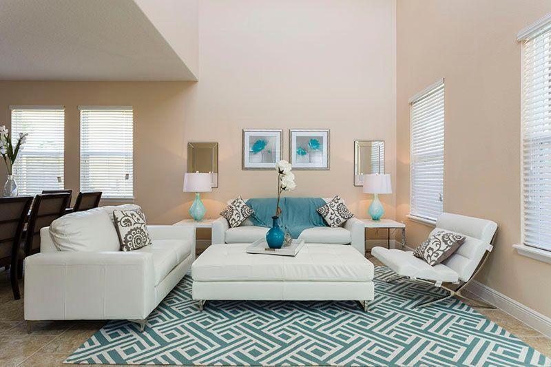 Six-Bedroom House image 3