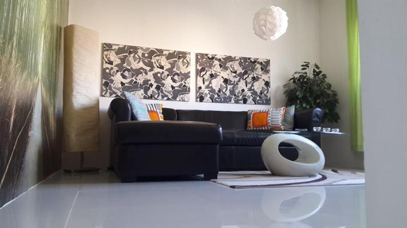 One-Bedroom Apartment image 1