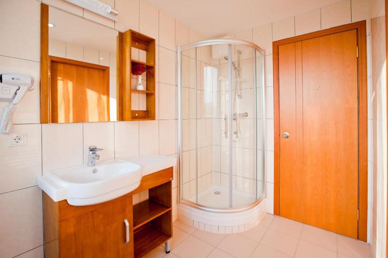 Budget Double Room image 2