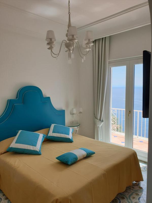 Double or Twin Room with Sea View image 1