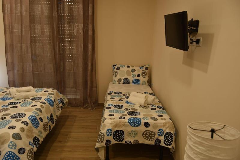 Triple Room with Balcony image 2