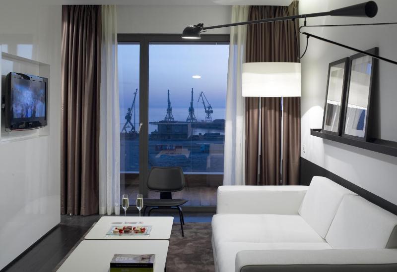 Executive Suite image 4