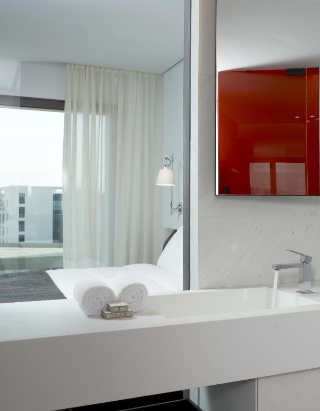 Superior Double Room with Port View image 4