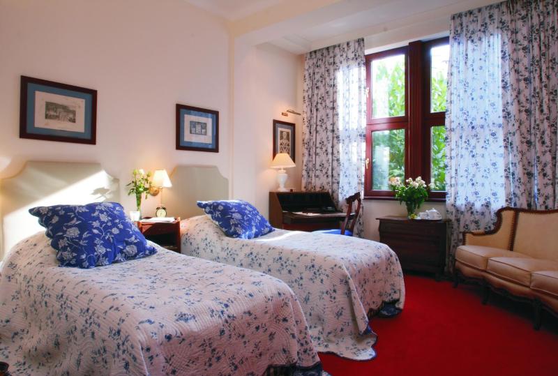 Superior Double Room image 3