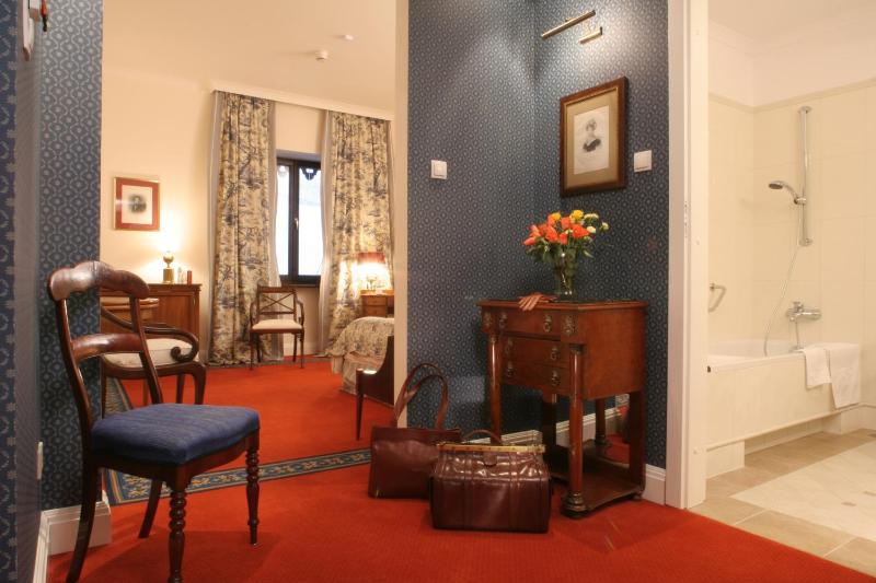 Deluxe Double Room image 4