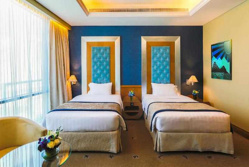 Standard Twin Room image 3