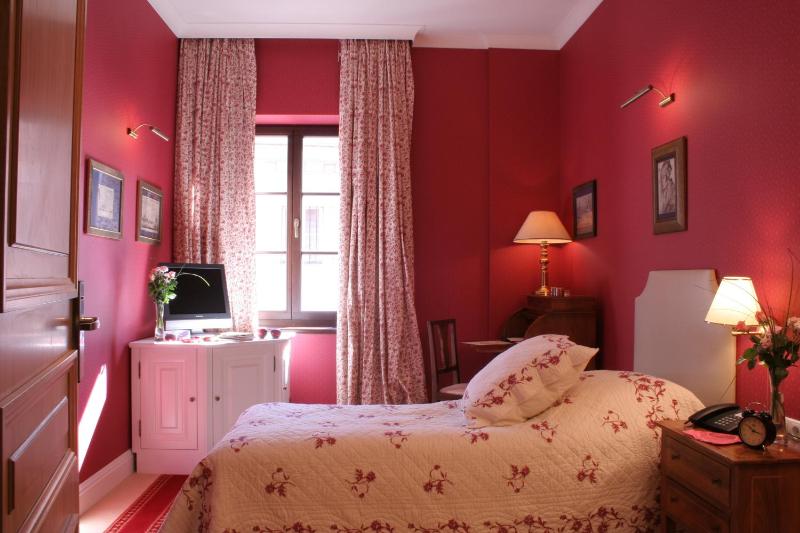 Standard Single Room image 4