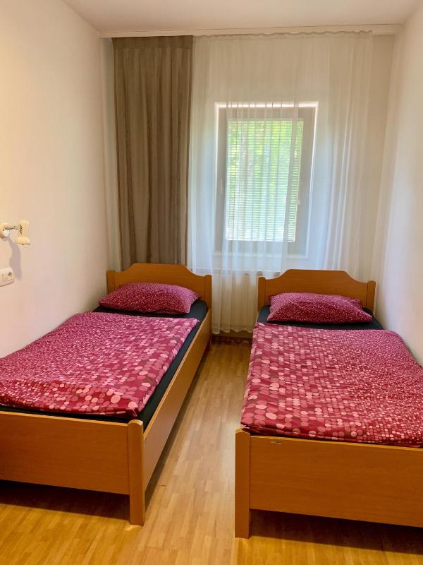 Twin Room with Shared Bathroom image 1