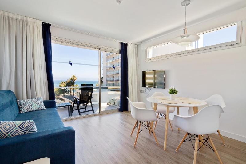 Carihuela Suites - image 6