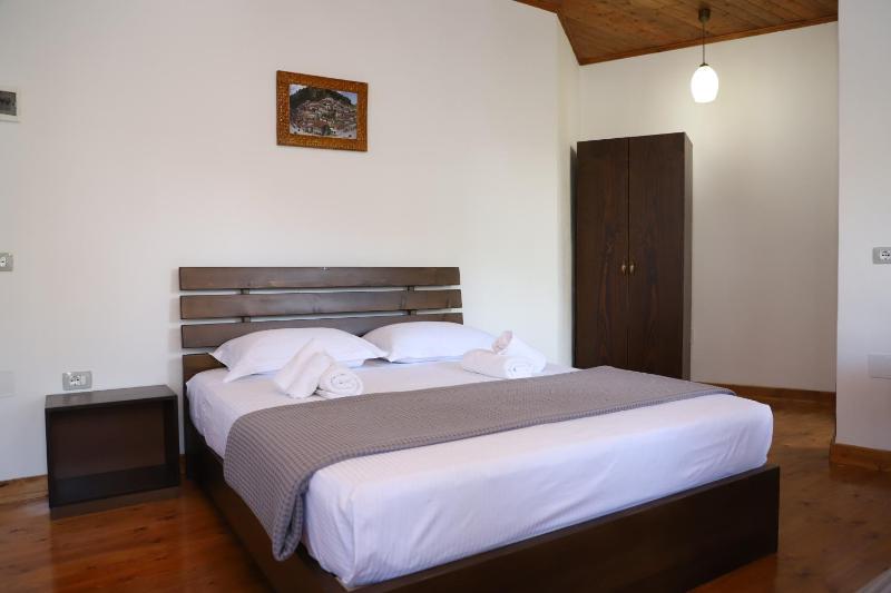 Triple Room with Balcony image 3