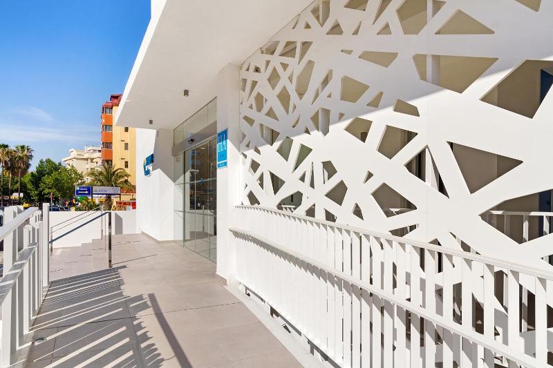 Carihuela Suites - image 7