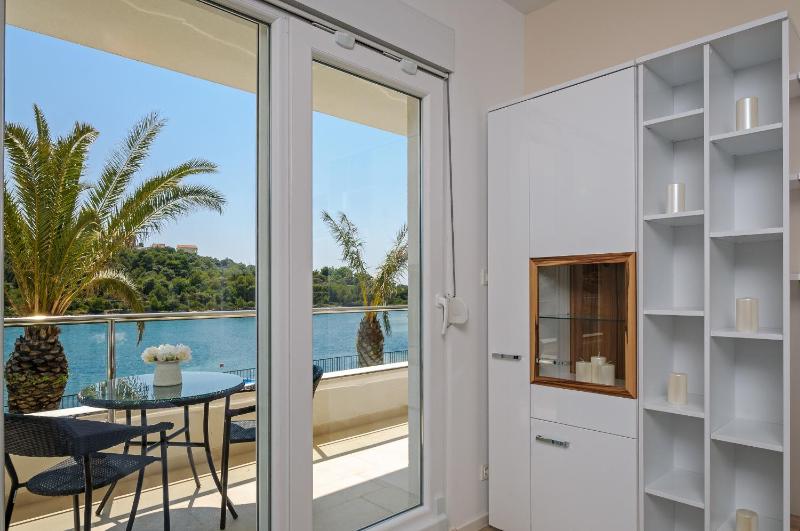 One-Bedroom Apartment with Balcony and Sea View image 4