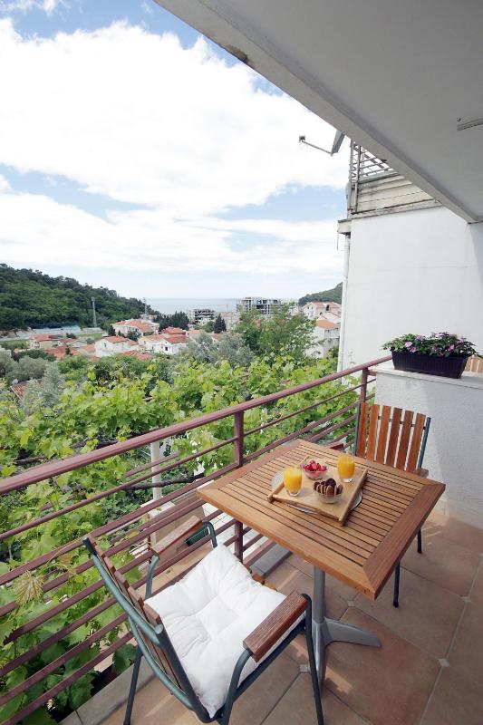 Double Room with Balcony and Sea View image 1