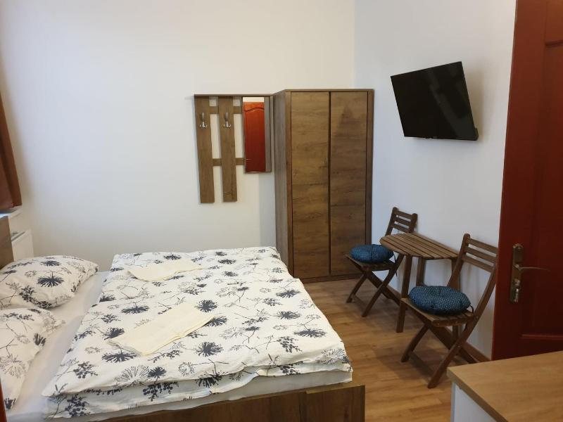 Standard Queen Room image 3