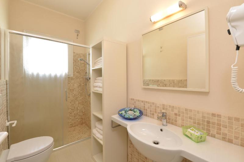 Quadruple Room image 4