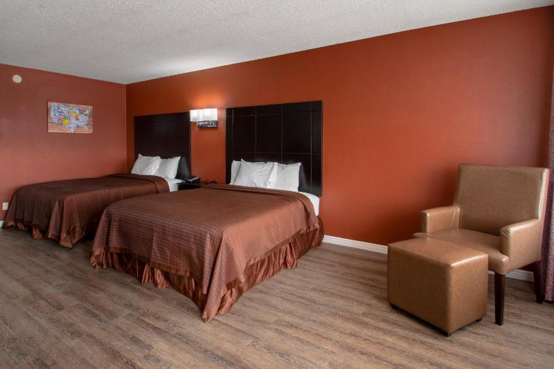 Queen Room with Two Queen Beds - Non-Smoking image 1