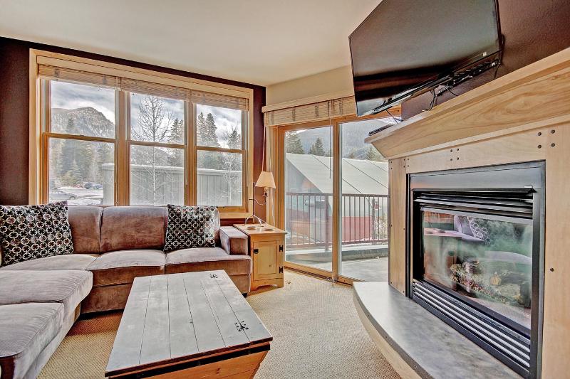 One-Bedroom Apartment image 3