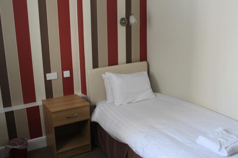 Single Room image 3