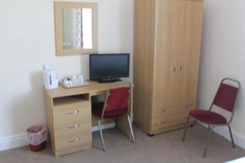 Family Room image 2