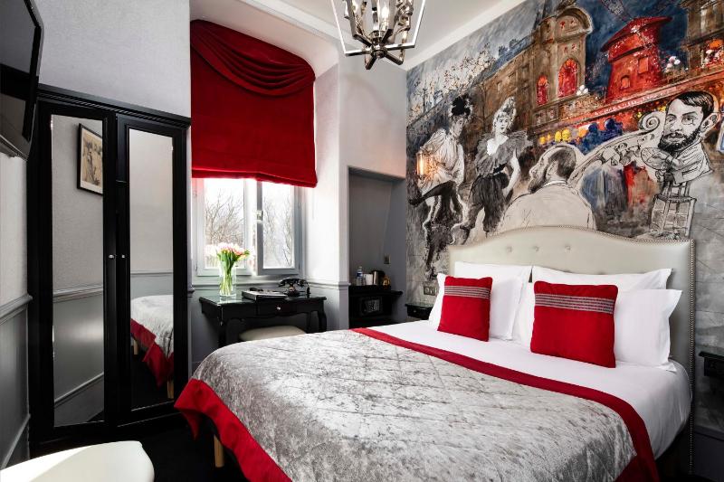 Classic Double Room image 3