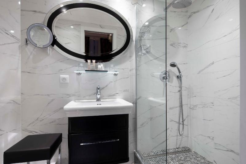 Superior Double Room image 3