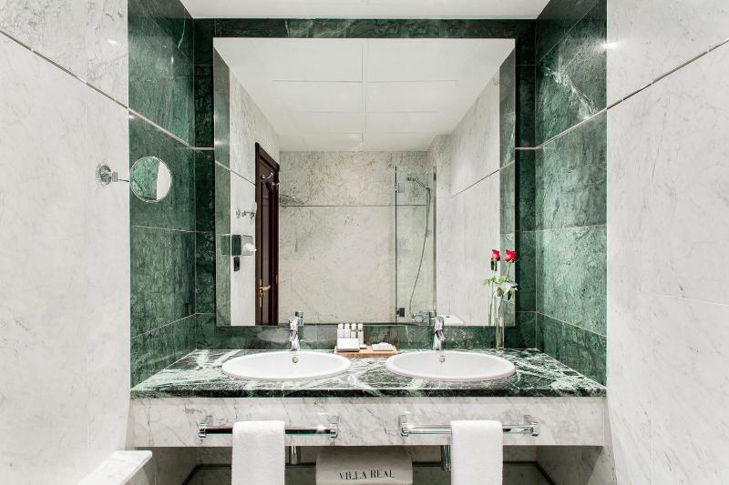 Superior Double or Twin Room with City View image 2