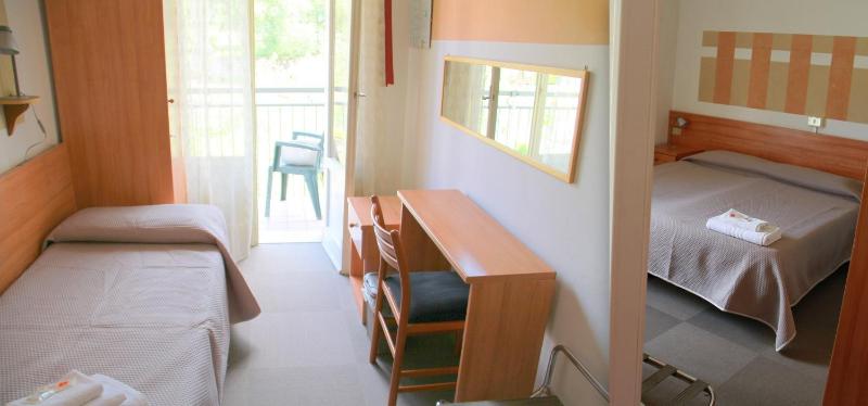 Triple Room with Balcony image 3