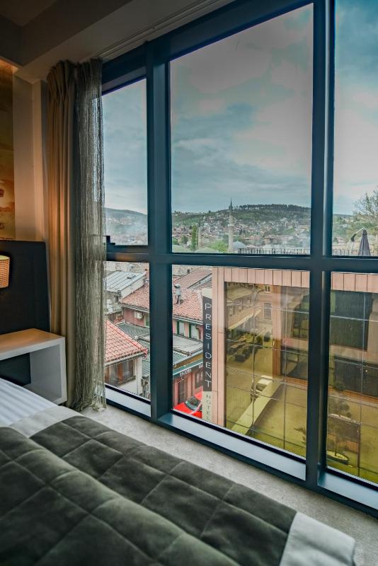 Deluxe Suite image 2