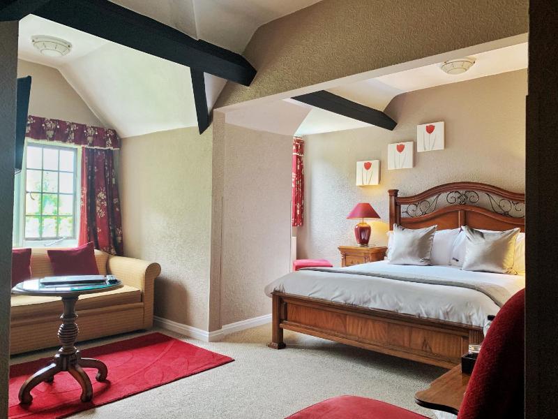 Mallyan Spout Hotel - image 31