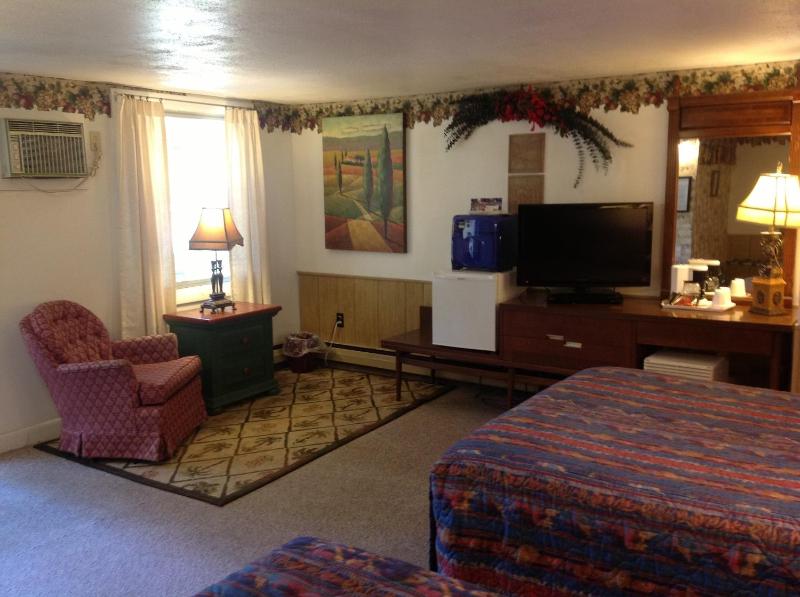 Queen Room with Two Queen Beds image 1