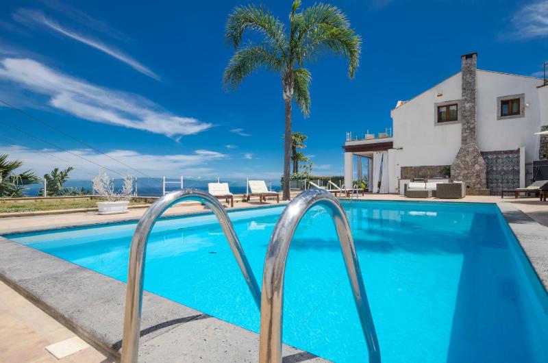 Two-Bedroom Villa (4-6 Adults) image 1