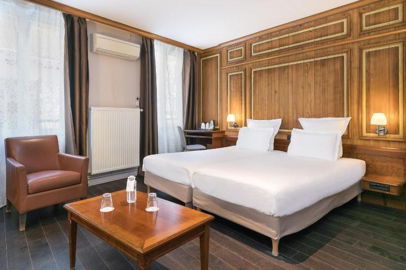 Deluxe Twin Room image 1
